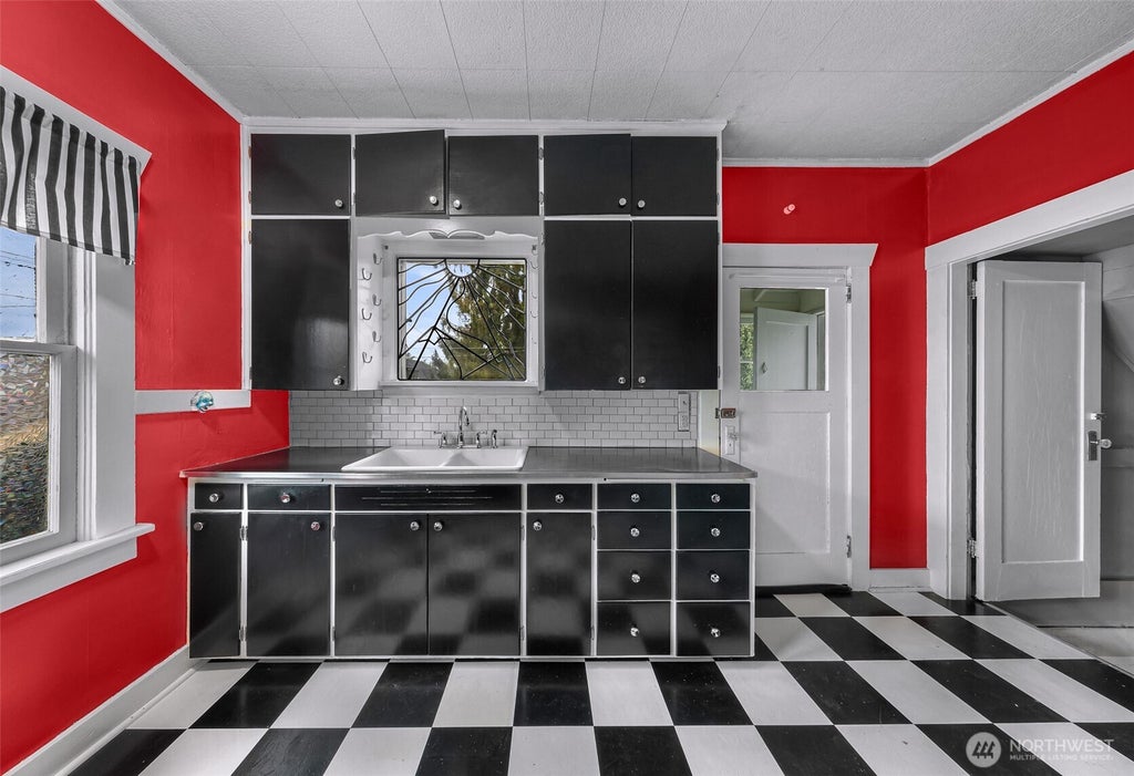 Photo of 609 Lakeway Drive, Bellingham, WA 98225 (MLS # 2589338)