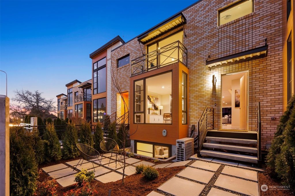 Photo of 1317 Market Street, Kirkland, WA 98033 (MLS # 2176537)