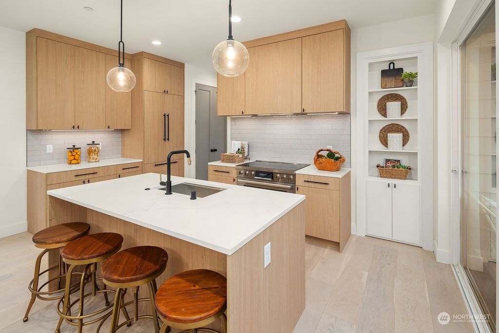 Photo of 12920 NE 100th Street, Kirkland, WA 98033 (MLS # 2315636)