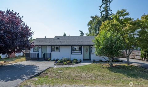 Photo of 541 SE 5th Avenue, Oak Harbor, WA 98277 (MLS # 2458383)