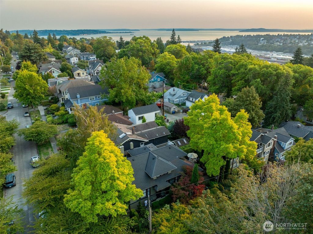 Photo of 903 W Newell Street, Seattle, WA 98119 (MLS # 2378384)