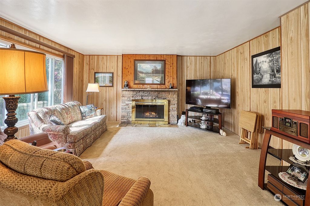 Photo of 11058 Fremont Avenue N, Seattle, WA 98133 (MLS # 2071655)