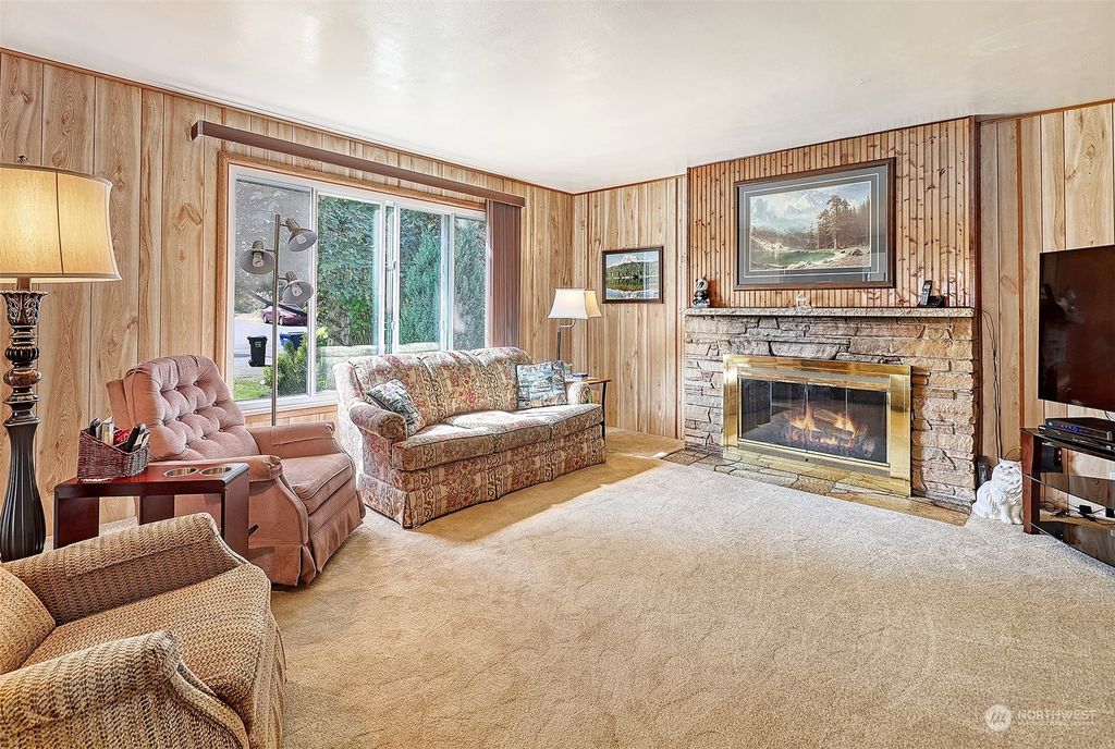 Photo of 11058 Fremont Avenue N, Seattle, WA 98133 (MLS # 2071655)