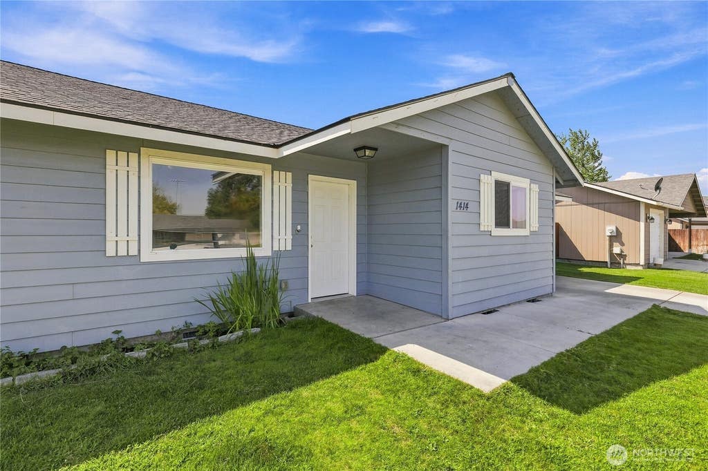 Photo of 1414 E Adelia Court, Pasco, WA 99301 (MLS # 2569997)