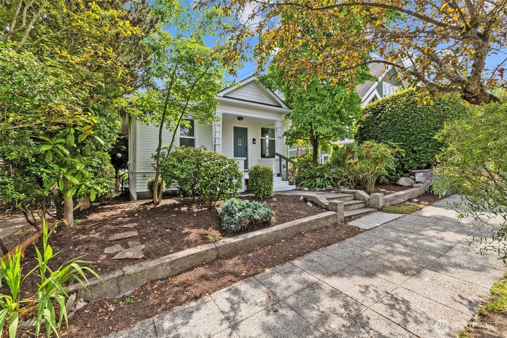 Photo of 941 N 78th Street, Seattle, WA 98103 (MLS # 2397193)