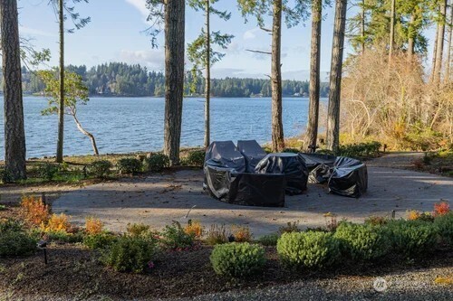 1120 E South Island Drive