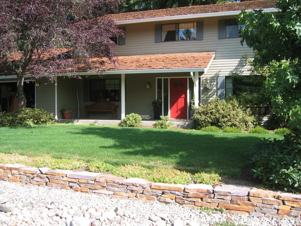 Photo of 16110 SE 146th Place, Renton, WA 98059 (MLS # 2074538)