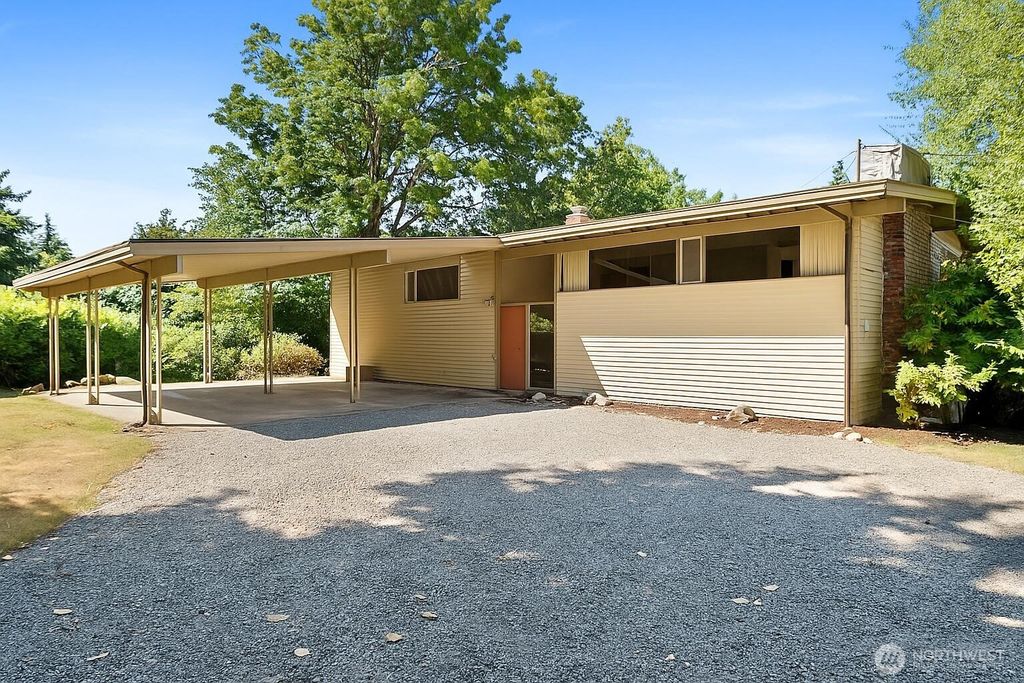 Photo of 4728 86th Avenue SE, Mercer Island, WA 98040 (MLS # 2404098)