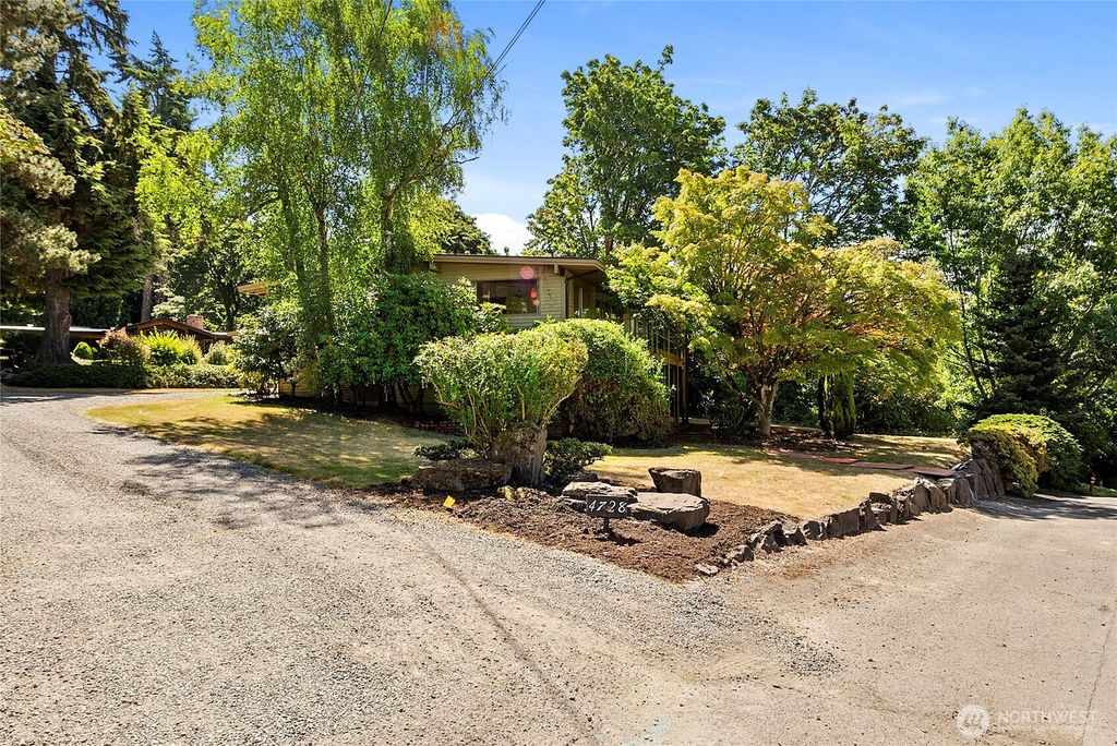 Photo of 4728 86th Avenue SE, Mercer Island, WA 98040 (MLS # 2404098)