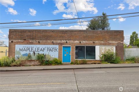 Photo of 8521 Roosevelt Way NE, Seattle, WA 98115 (MLS # 2461057)