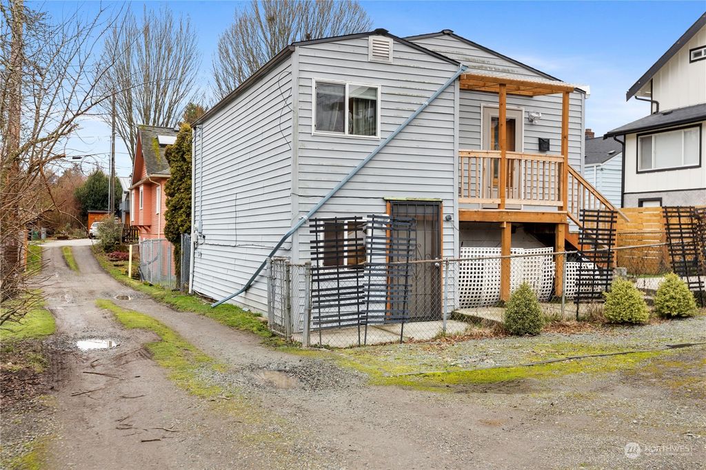 Photo of 408 30th Avenue E, Seattle, WA 98112 (MLS # 2037767)