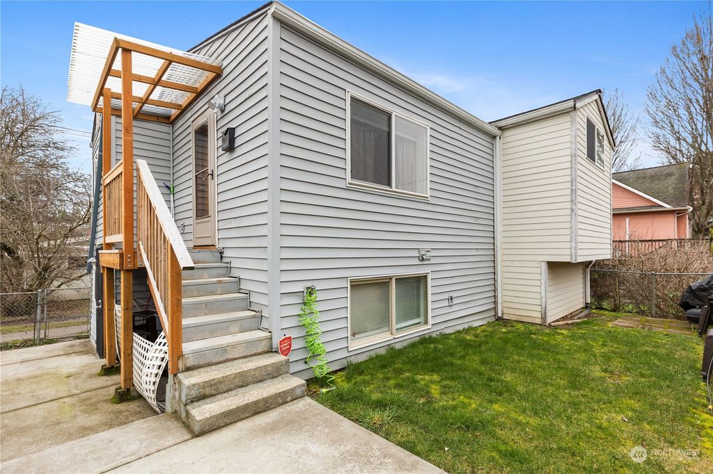 Photo of 408 30th Avenue E, Seattle, WA 98112 (MLS # 2037767)