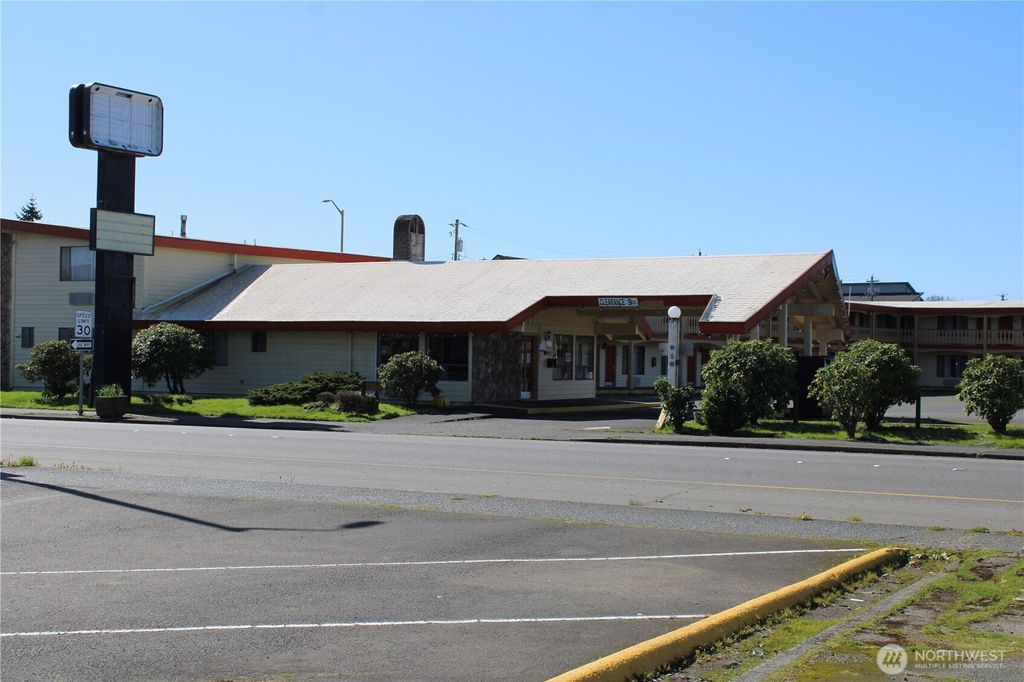 Photo of 910 Simpson Avenue, Hoquiam, WA 98550 (MLS # 2501627)