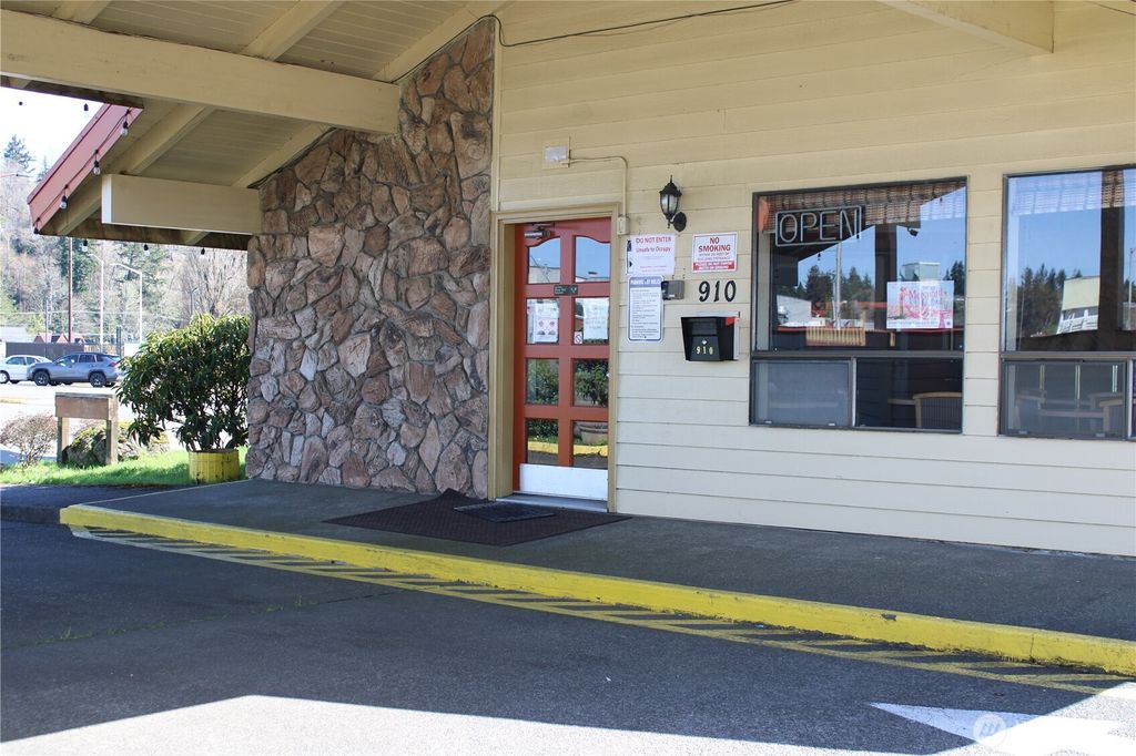 Photo of 910 Simpson Avenue, Hoquiam, WA 98550 (MLS # 2501627)