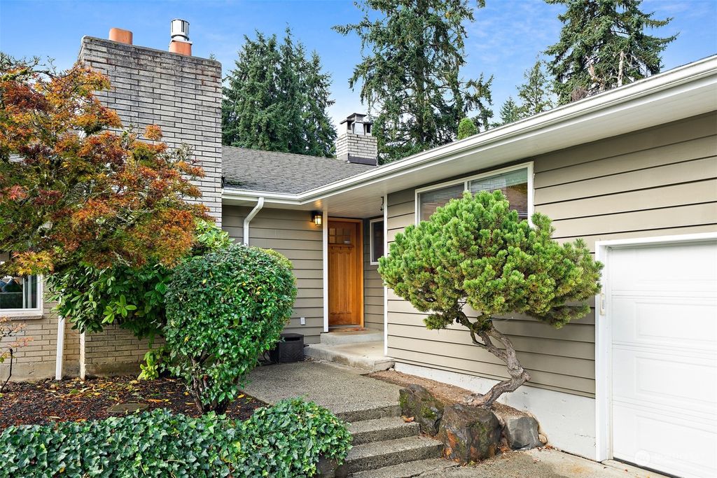 Photo of 16520 SE 28th Street, Bellevue, WA 98008 (MLS # 2172523)