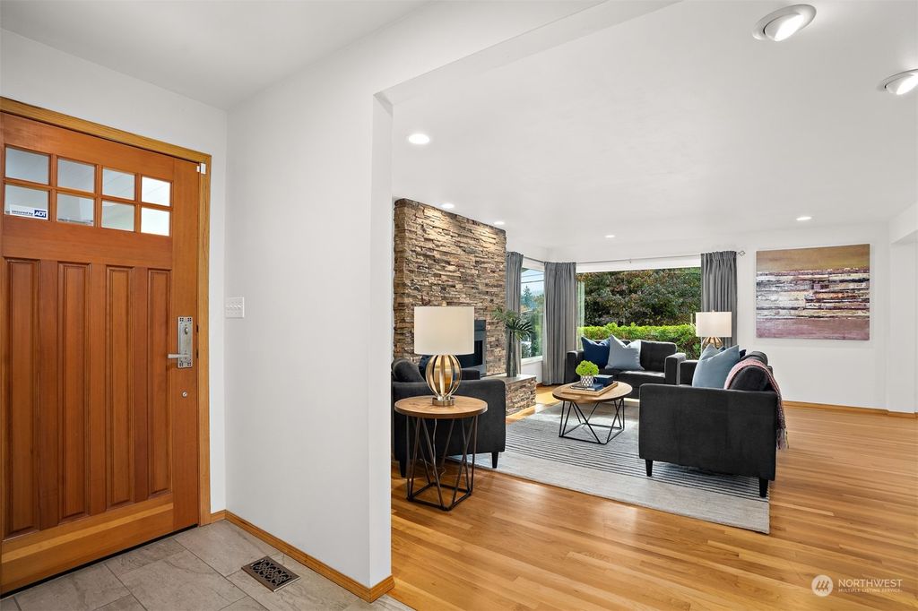 Photo of 16520 SE 28th Street, Bellevue, WA 98008 (MLS # 2172523)