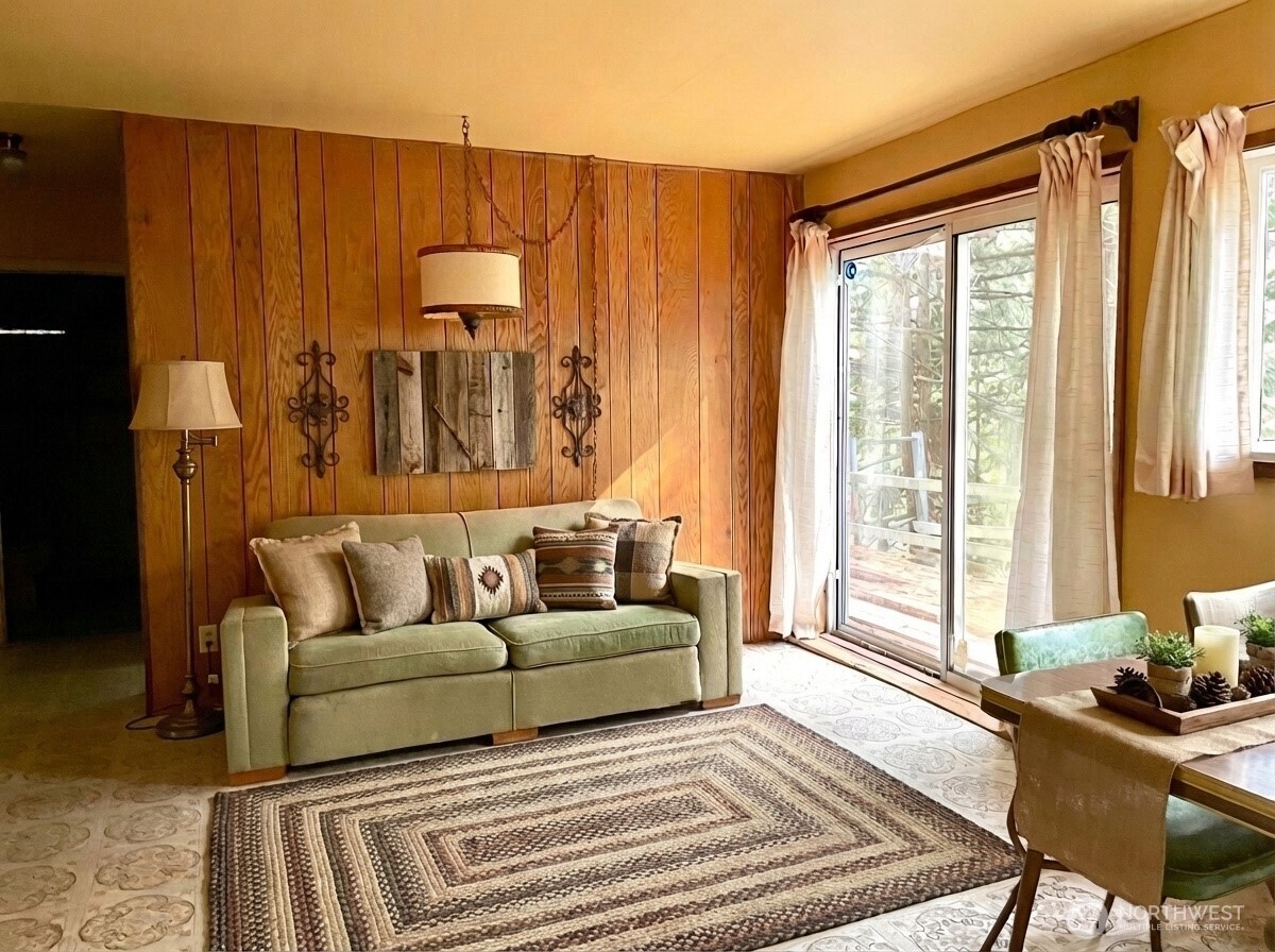 1758 Emerald Lake Way