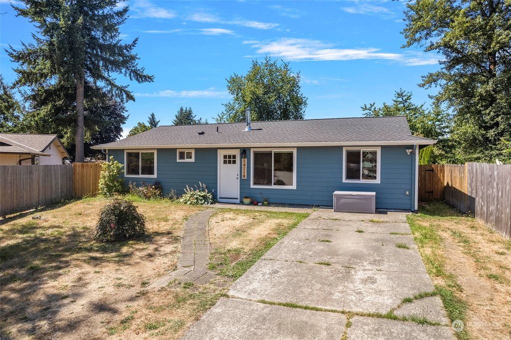 Photo of 14118 NE 21st Avenue, Marysville, WA 98271 (MLS # 2153148)
