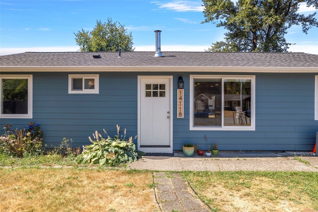 Photo of 14118 NE 21st Avenue, Marysville, WA 98271 (MLS # 2153148)
