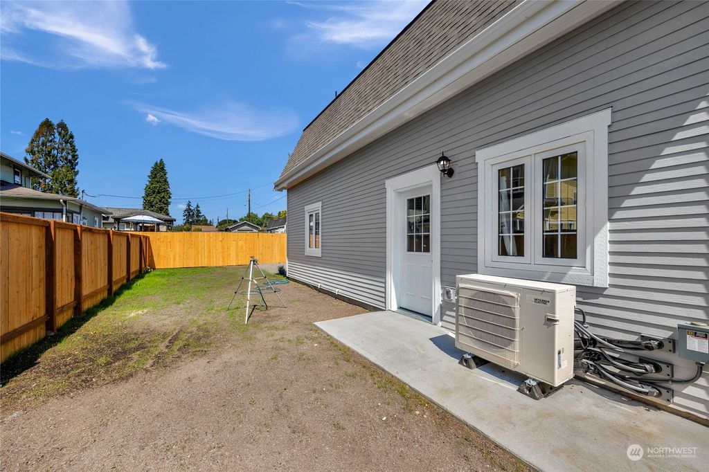 Photo of 2405 State Street #B, Everett, WA 98201 (MLS # 2281371)