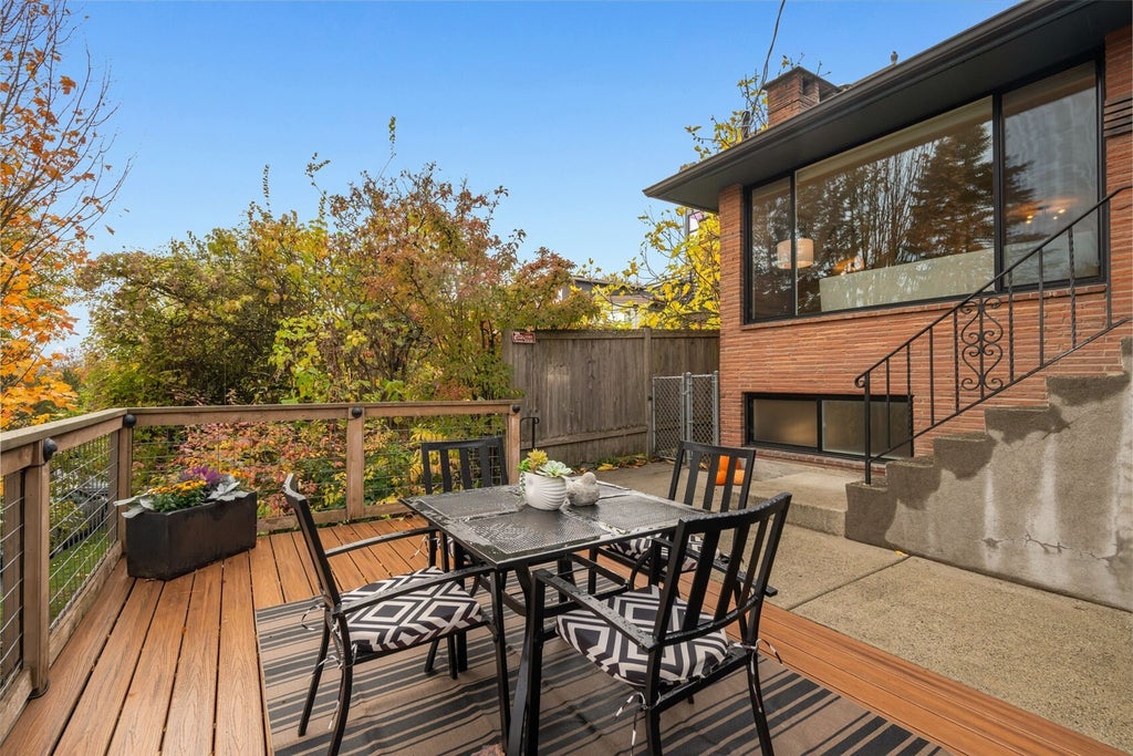 Photo of 5031 39th Avenue NE, Seattle, WA 98105 (MLS # 2598670)