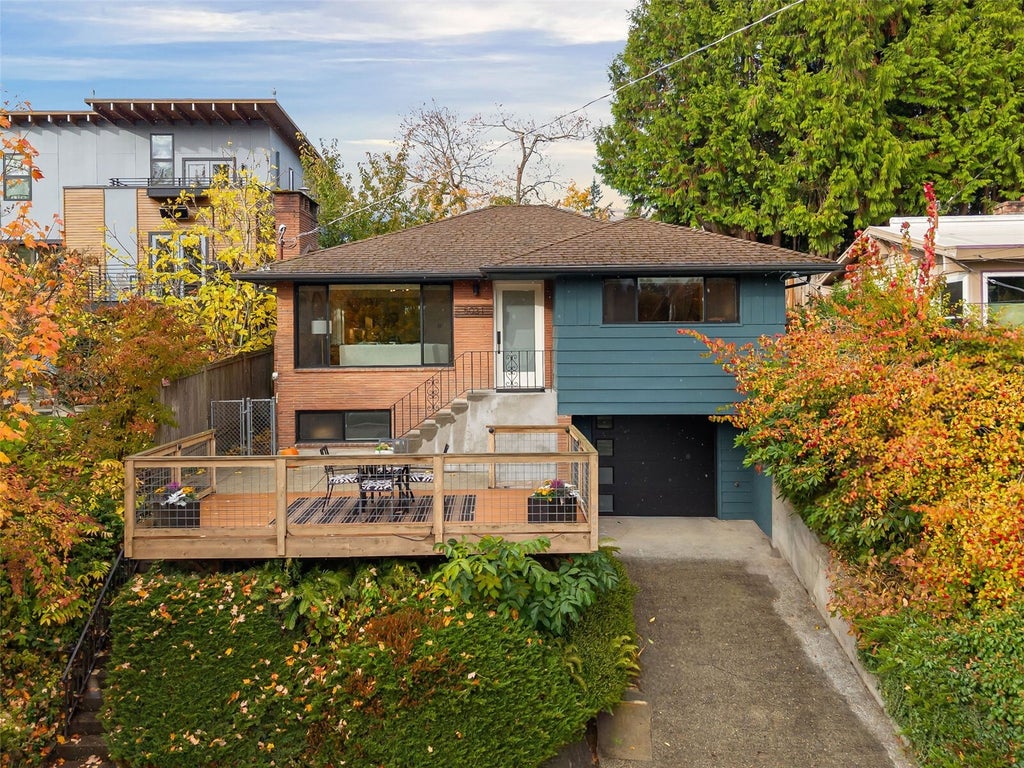 Photo of 5031 39th Avenue NE, Seattle, WA 98105 (MLS # 2598670)