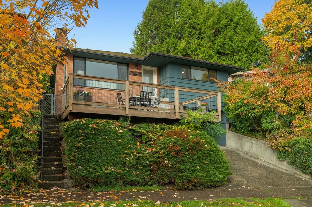 Photo of 5031 39th Avenue NE, Seattle, WA 98105 (MLS # 2598670)