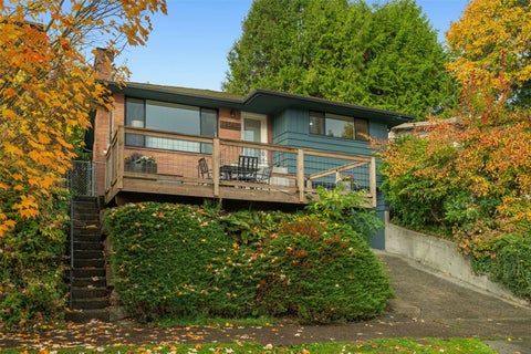 Photo of 5031 39th Avenue NE, Seattle, WA 98105 (MLS # 2598670)