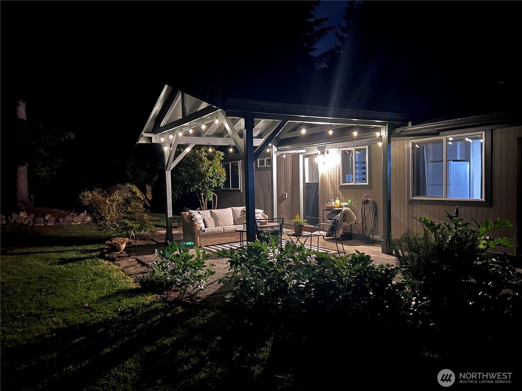 Photo of 19515 170th Avenue NE, Woodinville, WA 98072 (MLS # 2400671)
