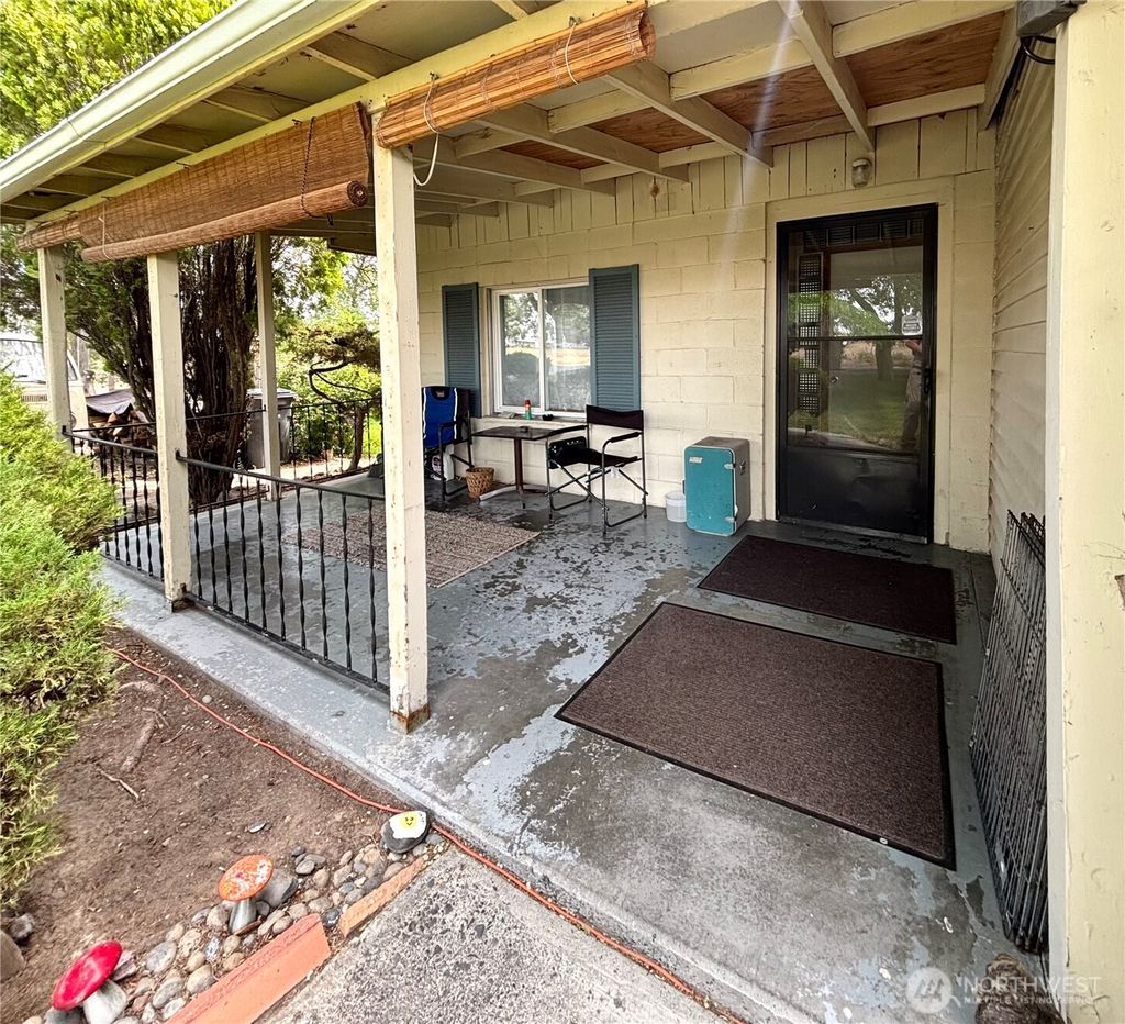 Photo of 4477 Wenatchee Drive NE, Moses Lake, WA 98837 (MLS # 2487506)