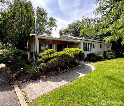 Photo of 4477 Wenatchee Drive NE, Moses Lake, WA 98837 (MLS # 2487506)