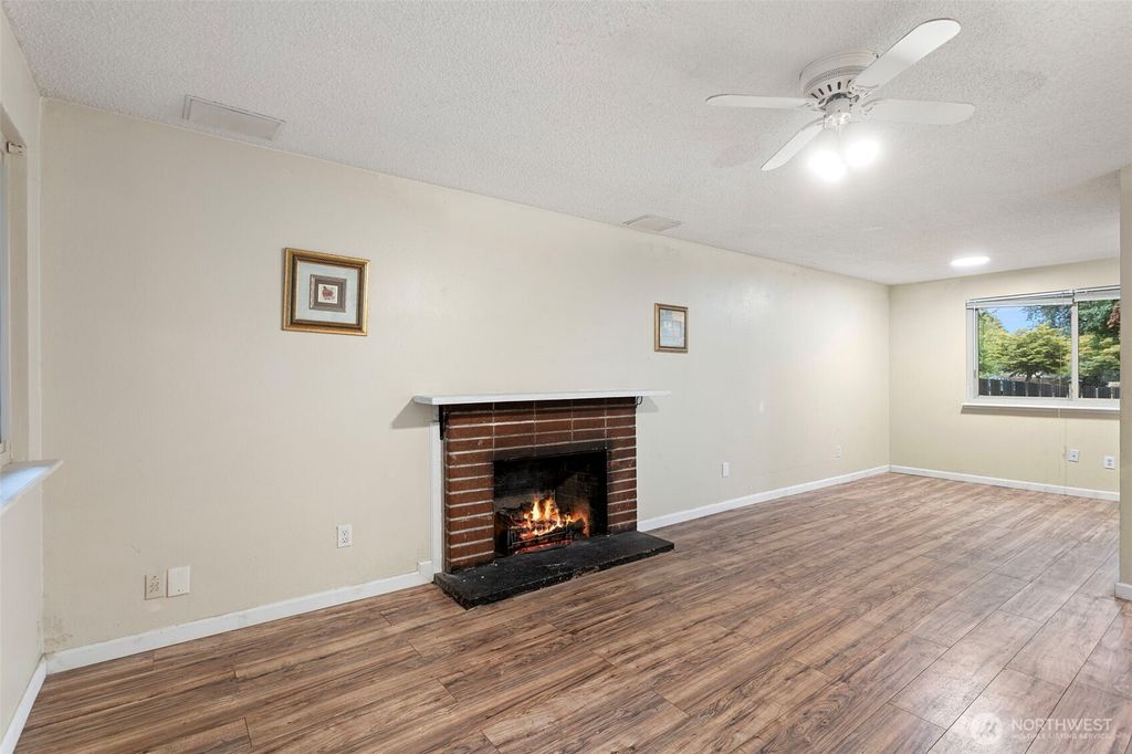 Photo of 11851 SE 319th Place, Auburn, WA 98092 (MLS # 2432980)