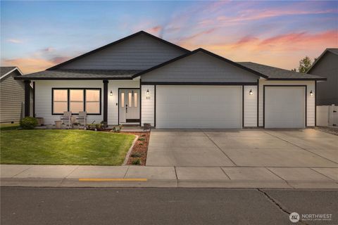 Photo of 822 Willow Ave Ave NE, Quincy, WA 98848 (MLS # 2517233)