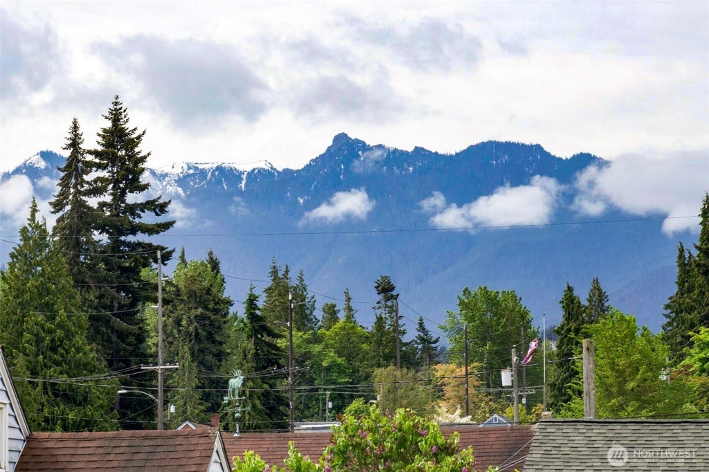Photo of 915 W 11th St ST, Port Angeles, WA 98363 (MLS # 2546947)