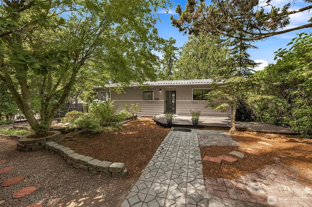 Photo of 21204 SE 265th Street, Maple Valley, WA 98038 (MLS # 2559834)