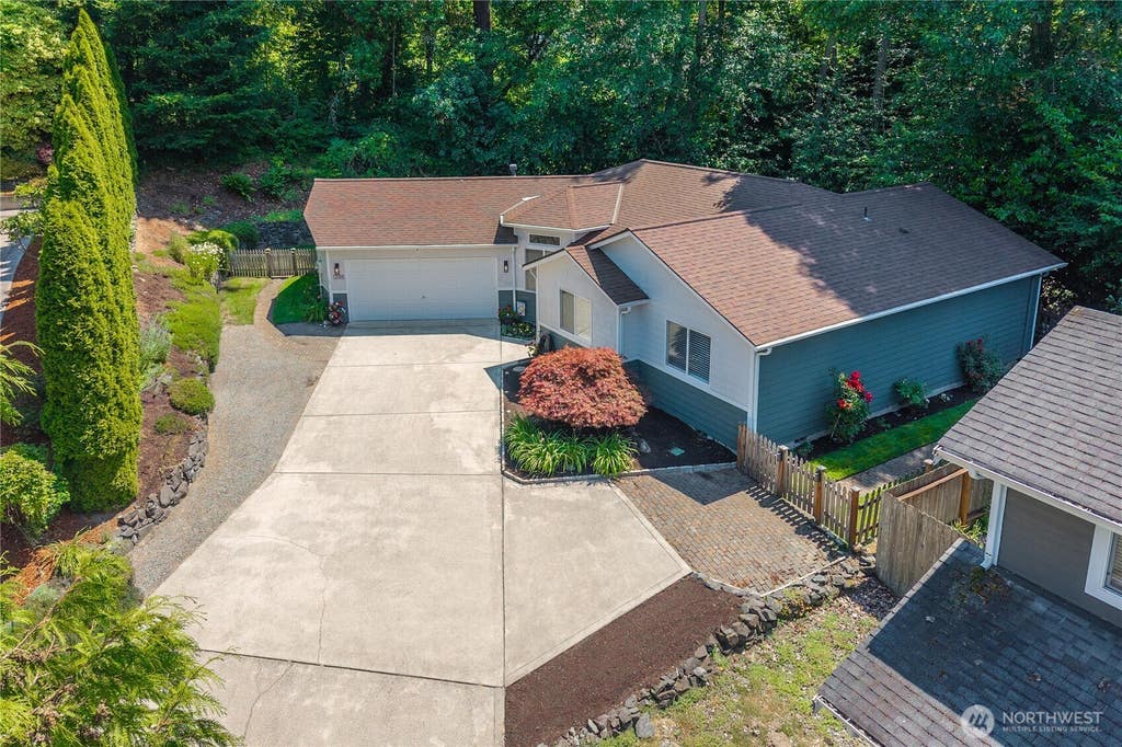 Photo of 1205 Union Ave AVE, Steilacoom, WA 98388 (MLS # 2554166)
