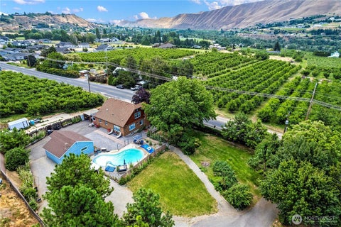 Photo of 2020 & 2024 Easy St ST, Wenatchee, WA 98801 (MLS # 2550491)