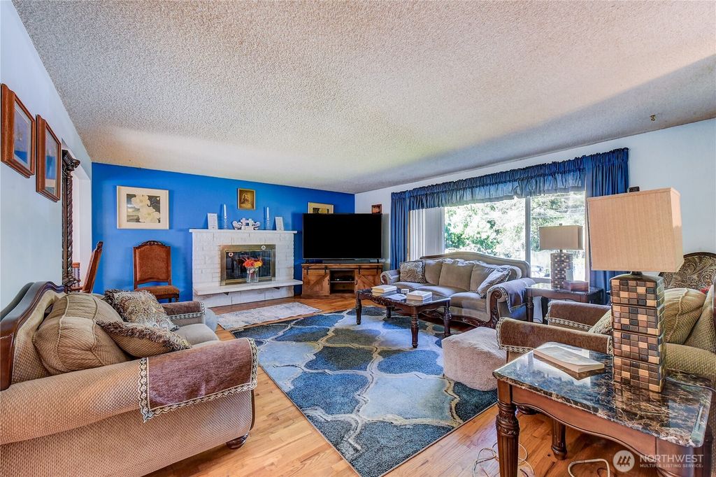 Photo of 302 N 188th Street, Shoreline, WA 98133 (MLS # 2501926)