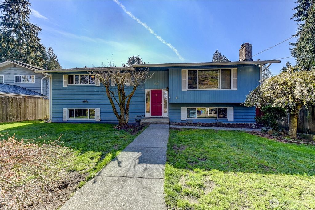 Photo of 302 N 188th Street, Shoreline, WA 98133 (MLS # 2501926)