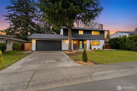 Photo of 32211 26th Avenue SW, Federal Way, WA 98023 (MLS # 2509103)