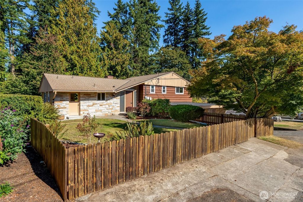 Photo of 511 72nd Street SE, Everett, WA 98203 (MLS # 2440990)