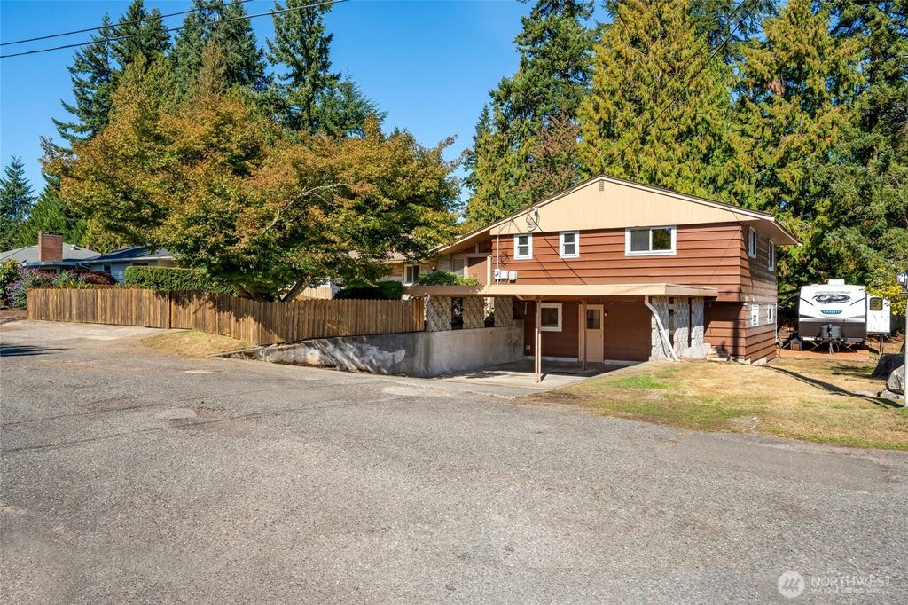 Photo of 511 72nd Street SE, Everett, WA 98203 (MLS # 2440990)