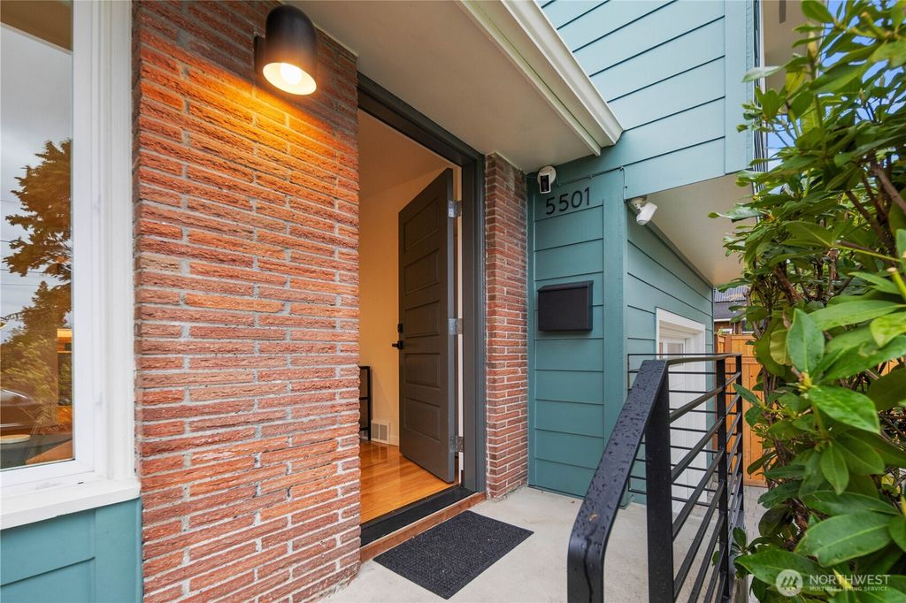 Photo of 5501 37th Avenue NE, Seattle, WA 98105 (MLS # 2500219)