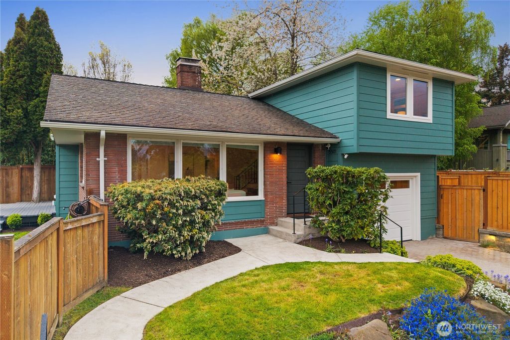 Photo of 5501 37th Avenue NE, Seattle, WA 98105 (MLS # 2500219)