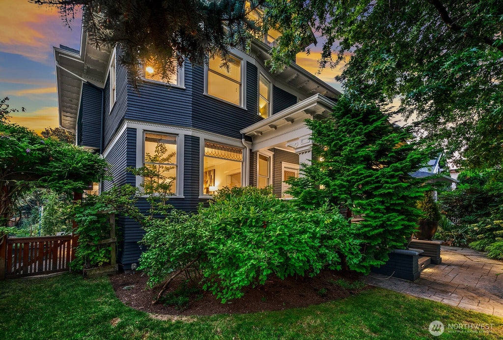 Photo of 403 18th Avenue E, Seattle, WA 98112 (MLS # 2555291)