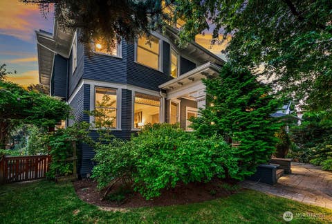 Photo of 403 18th Avenue E, Seattle, WA 98112 (MLS # 2555291)