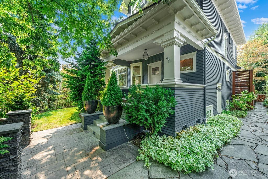 Photo of 403 18th Avenue E, Seattle, WA 98112 (MLS # 2555291)