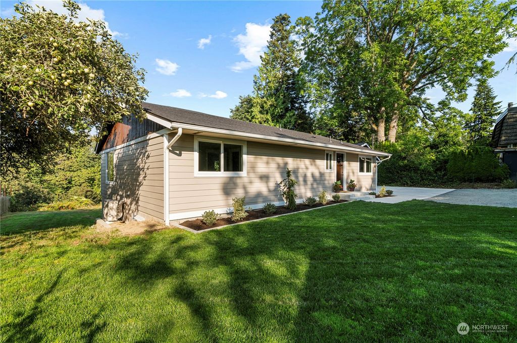 Photo of 4721 Bayview Lane, Everett, WA 98203 (MLS # 2274282)