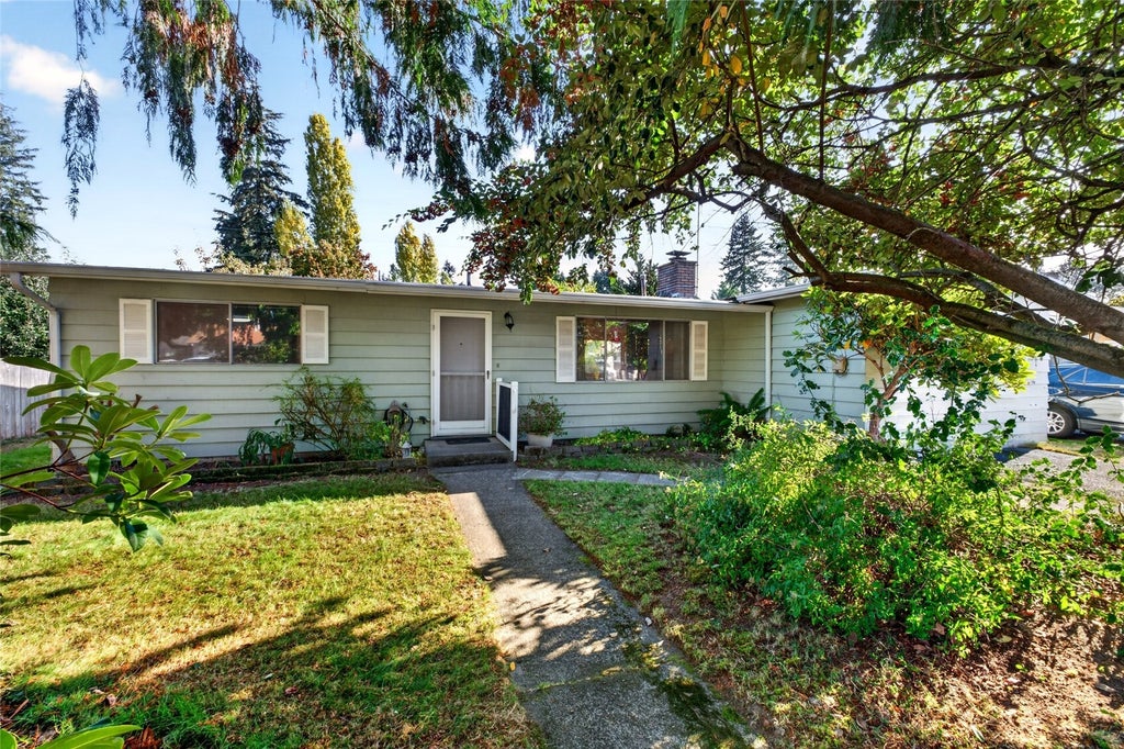 Photo of 10230 126th Avenue SE, Renton, WA 98056 (MLS # 2589649)