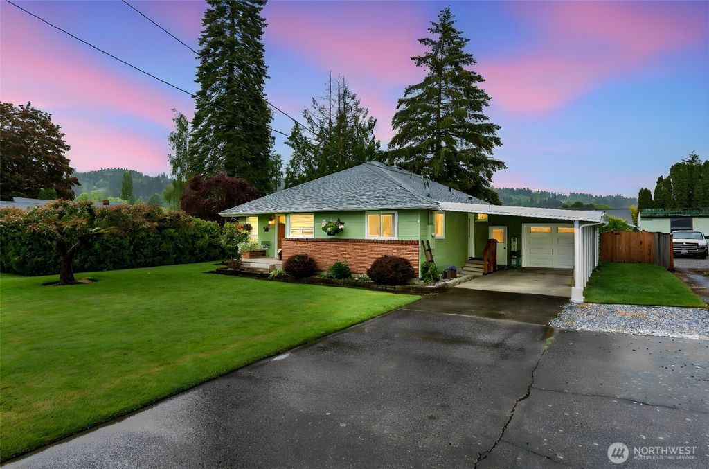 Photo of 762 SW 18th Street, Chehalis, WA 98532 (MLS # 2524186)